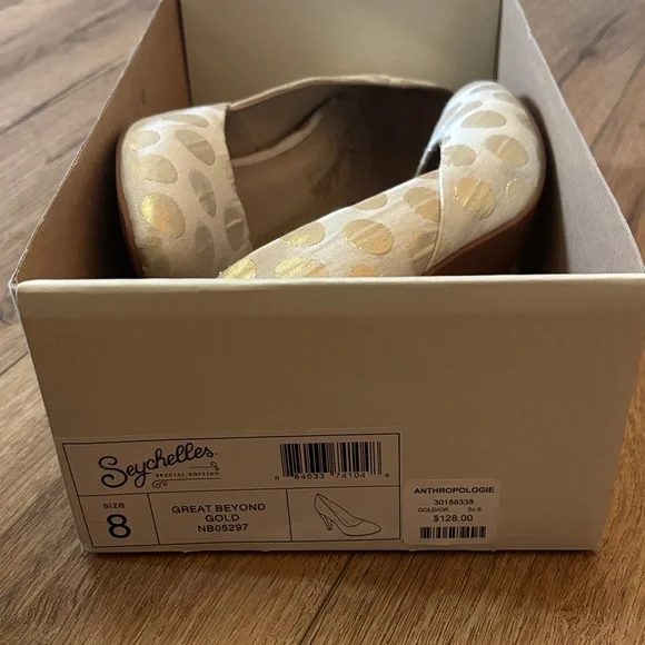 Seychelles Cream Gold Polka Dot Pumps - Picture 5 of 6